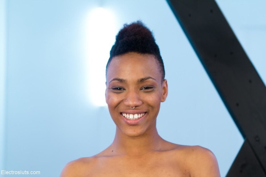 Ebony sub is a mess when she is bound and g - XXX Dessert - Picture 15