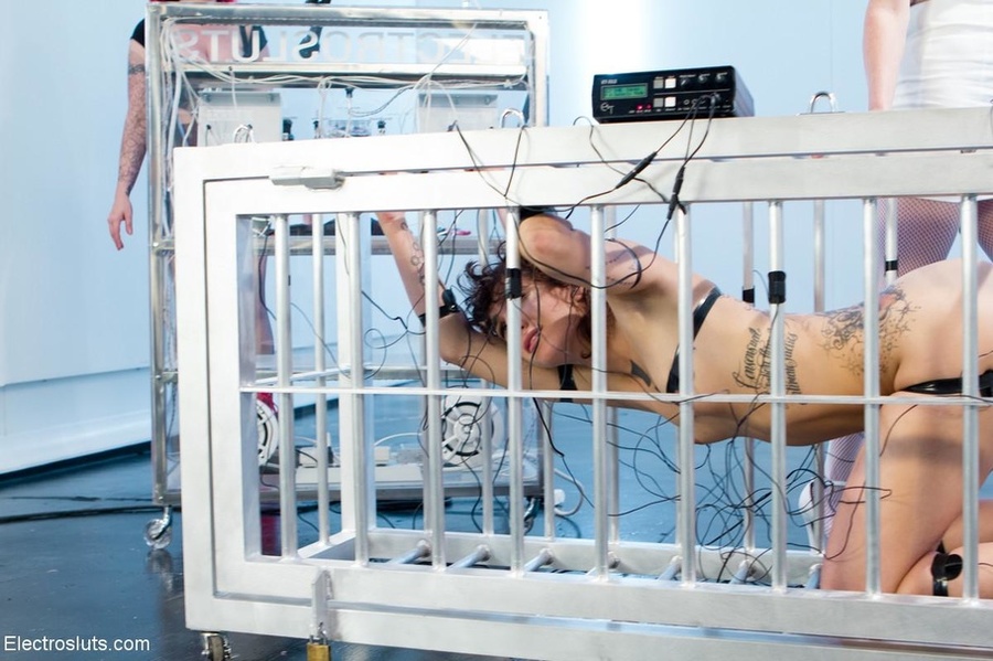 Caged slut's eyes widen while she is on the - XXX Dessert - Picture 11