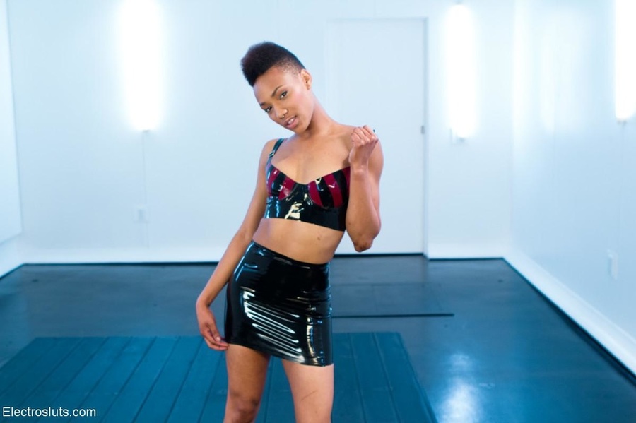 Ebony's pink pussy is fucked by a probe whi - XXX Dessert - Picture 3