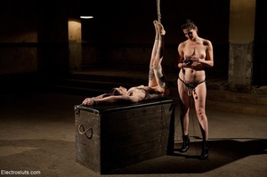 Tattooed bitch on a bondage box is given - Picture 3