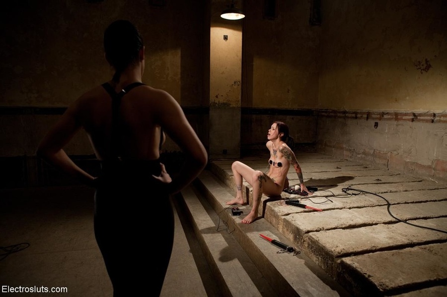 Shocking sensations are issued to a dame's  - XXX Dessert - Picture 9