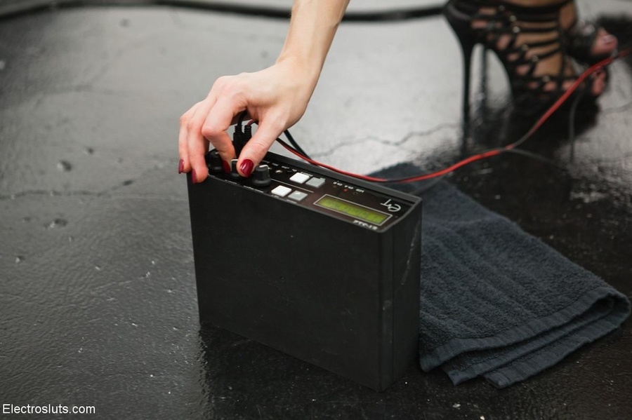 Electro pussy plug penetrates the sugar wal - XXX Dessert - Picture 5