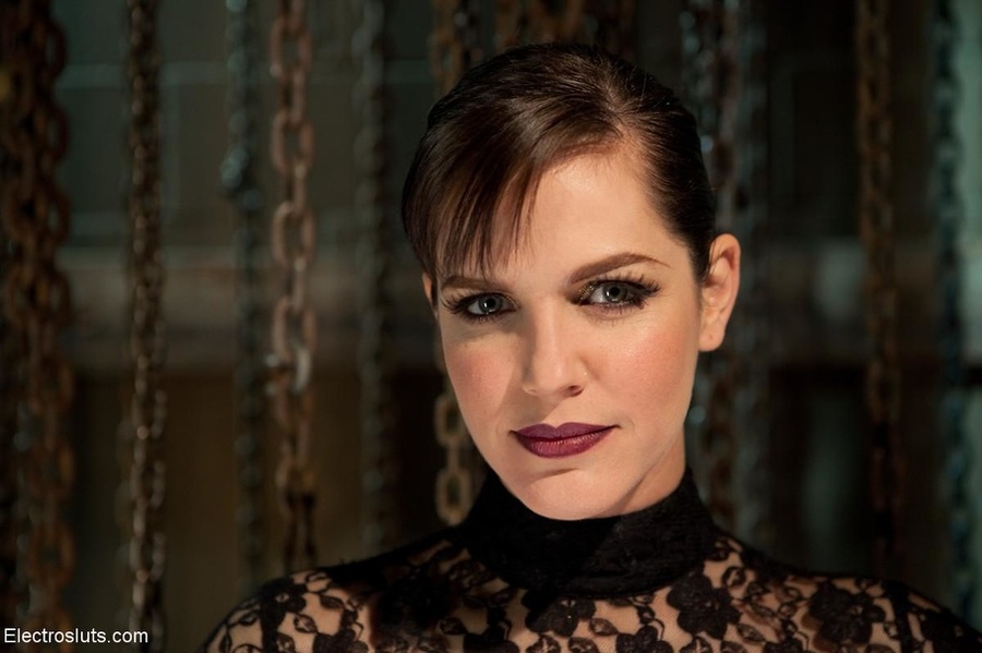 Short-haired blonde is fiercely fingered wh - XXX Dessert - Picture 1