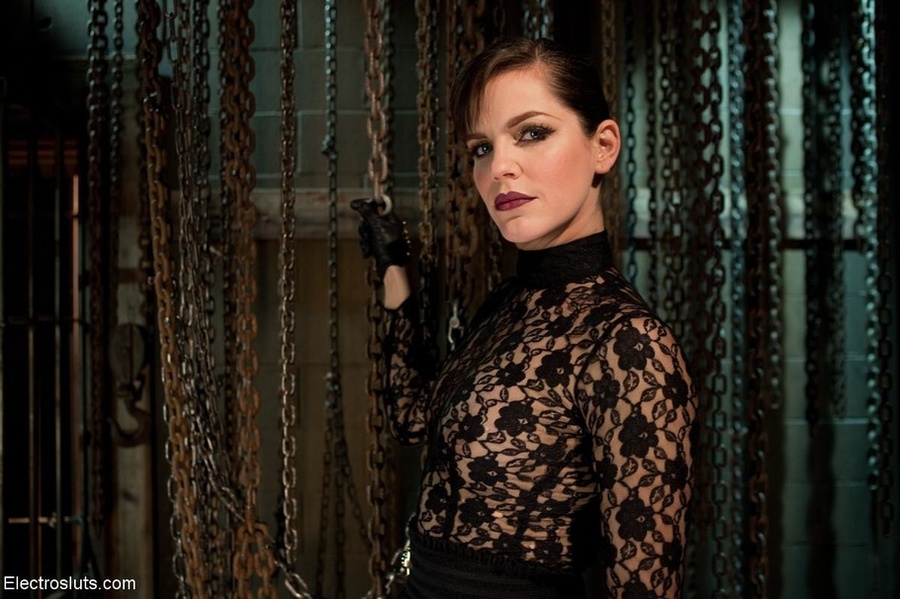 Short-haired blonde is fiercely fingered wh - XXX Dessert - Picture 2