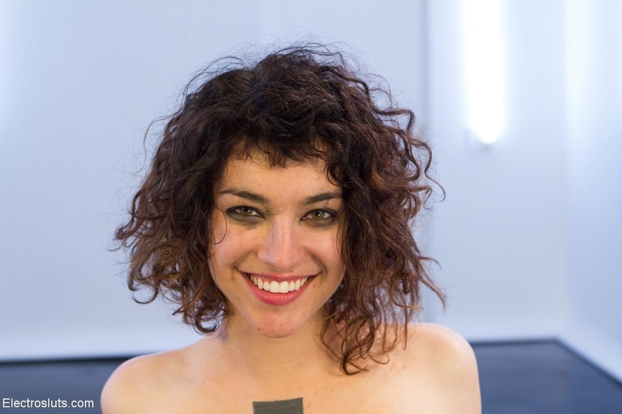 Curly haired screamer is tied in the box po - XXX Dessert - Picture 7