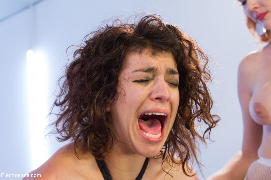 Curly haired screamer is tied in the box po - XXX Dessert - Picture 11