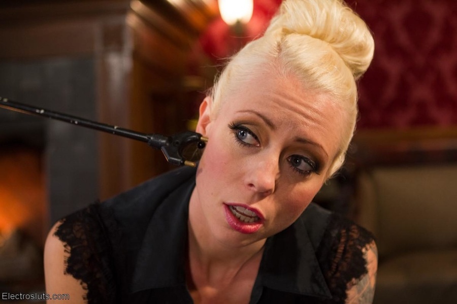 Maid makes a lady relinquish control when s - XXX Dessert - Picture 4