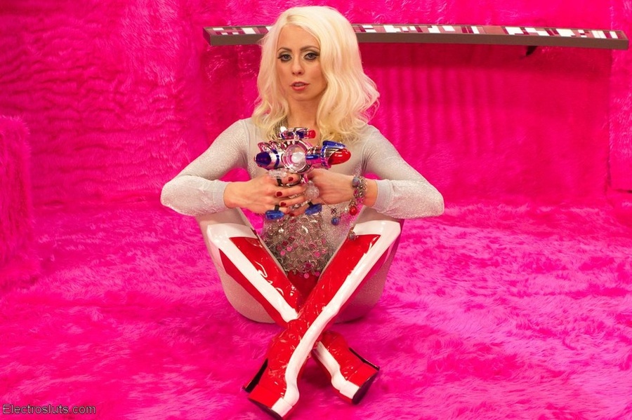 Sub in hot boots finds her pussy and ass ho - XXX Dessert - Picture 2