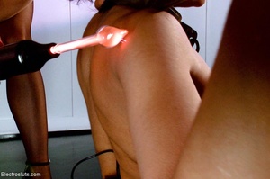 Dame's dimpled ass is touched by an elec - XXX Dessert - Picture 13