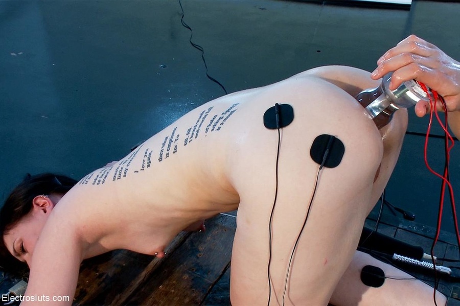 A huge metal electrode readies a girl's ass - XXX Dessert - Picture 18