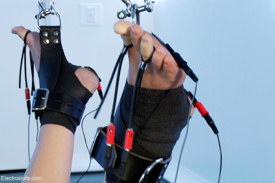 Athletic and courageous submissive serves t - XXX Dessert - Picture 16