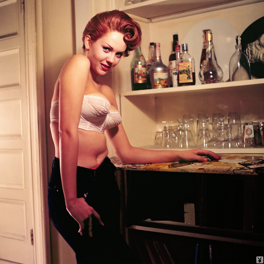Elegant 50's Playboy model showing her sexi - XXX Dessert - Picture 4