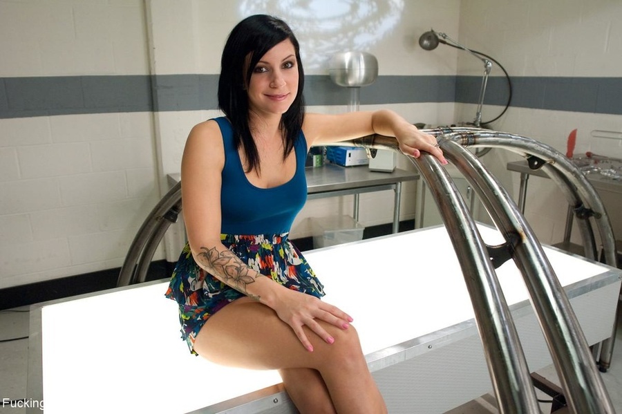 Dark haired lady with tattoos wants to get  - XXX Dessert - Picture 1