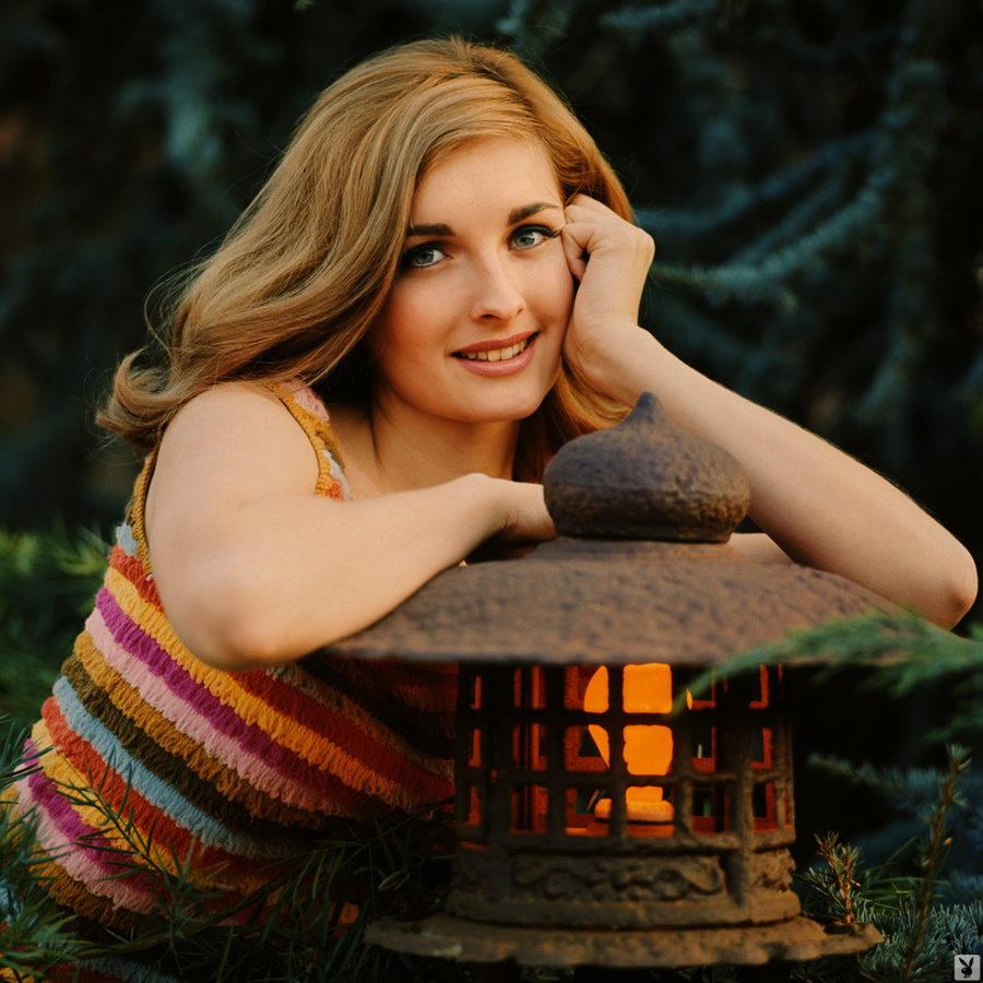 Sweet looking 60's blonde model bares her l - XXX Dessert - Picture 3