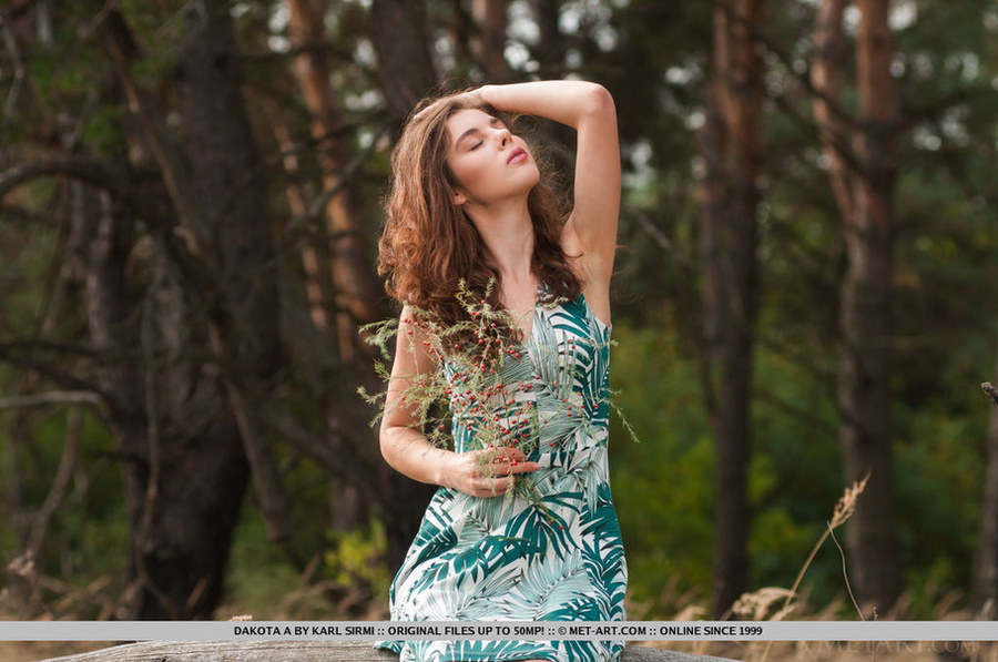 Stunning babe displays her sexy body as she - XXX Dessert - Picture 1