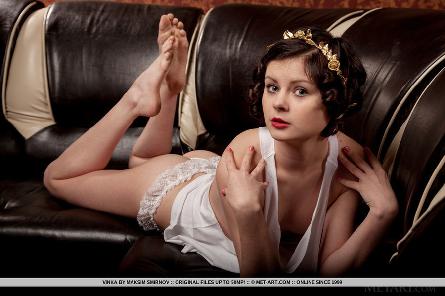 Pretty short haired hottie in white shirt a - XXX Dessert - Picture 7