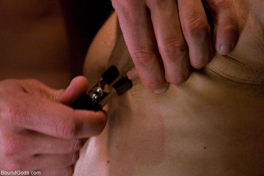 Bald tattooed slave gay gets jeered in chai - XXX Dessert - Picture 11