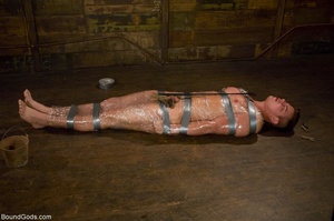 Tattooed master torturing his slave in b - Picture 9