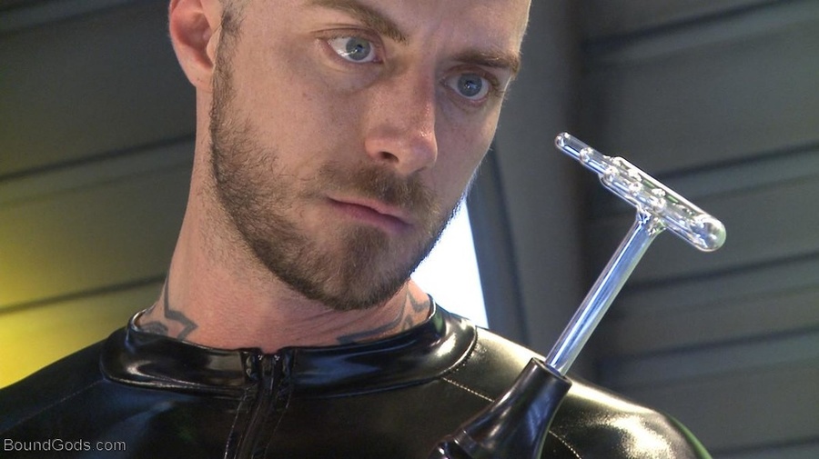 Pervert dude in latex suit and mask poundin - XXX Dessert - Picture 8