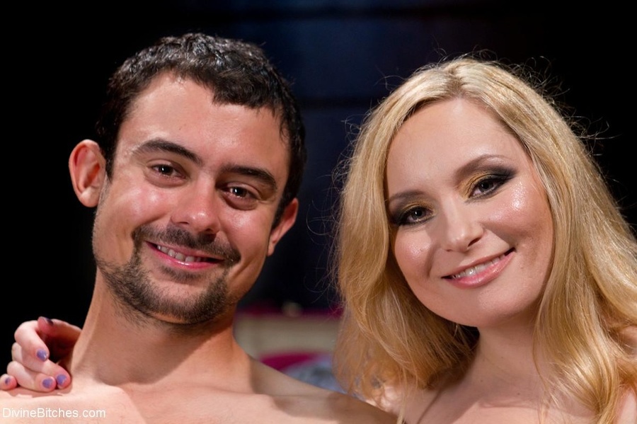 Bloke endures ball stretching when a Mistre - XXX Dessert - Picture 1