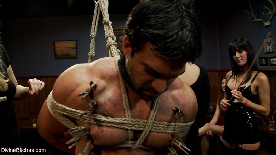 Muscular man is the center of attention at  - XXX Dessert - Picture 6