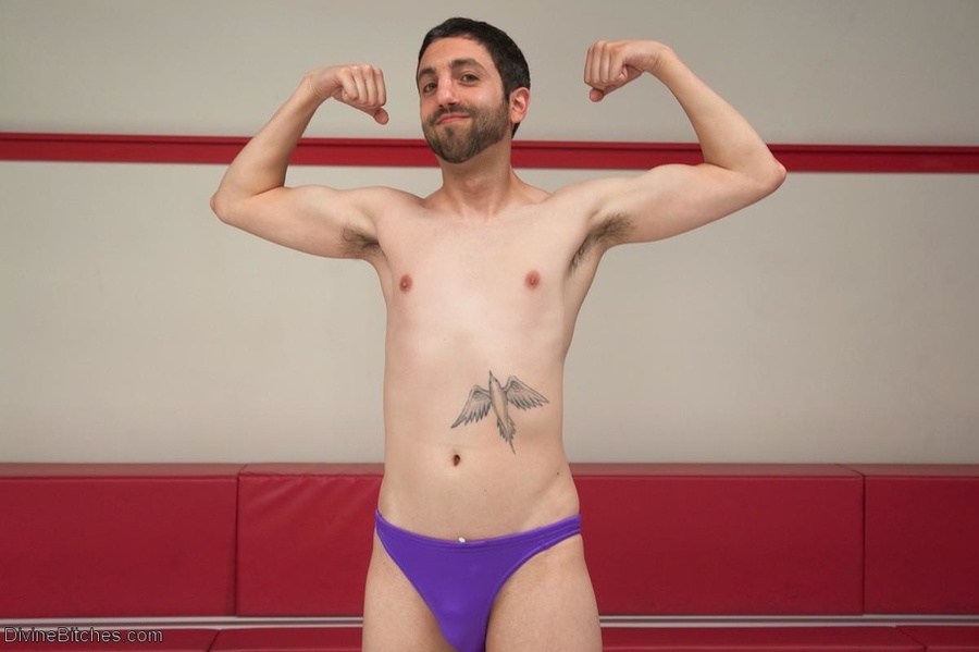 Brawny blonde wrestler gets the best of a m - XXX Dessert - Picture 2