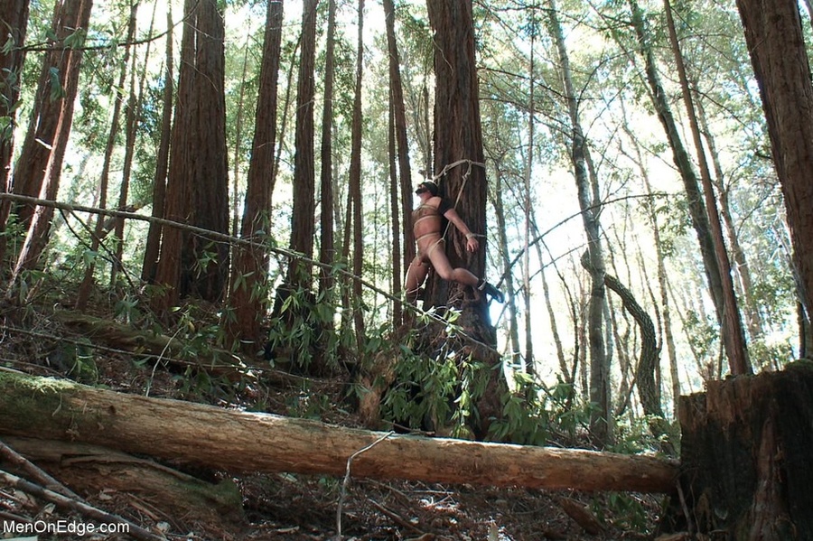 Bearded hung in blindfold and gag gets rope - XXX Dessert - Picture 9