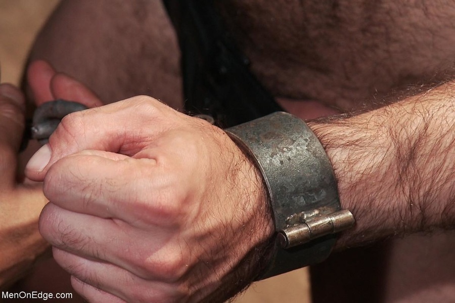 Bearded bear in boots gets really high from - XXX Dessert - Picture 8