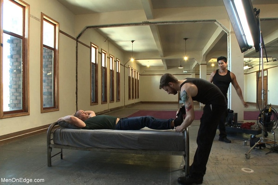 Blindfolded bodybuilder gets tortured with  - XXX Dessert - Picture 1