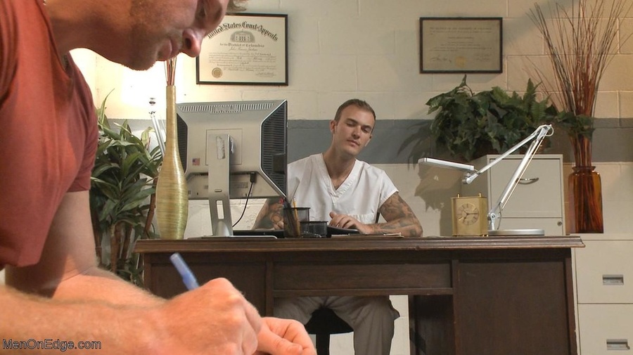 Muscular dude gets painful pleasure with ga - XXX Dessert - Picture 2