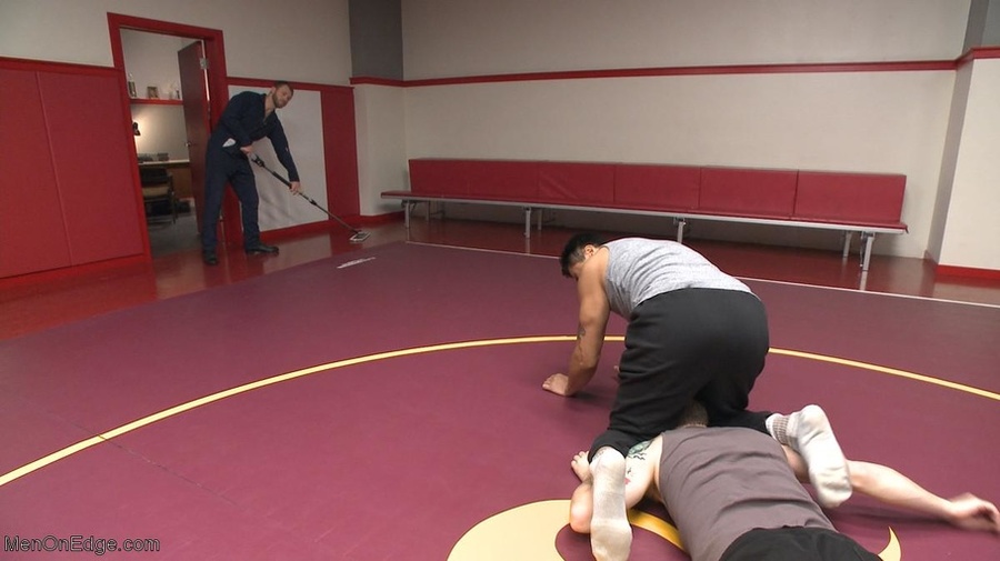 Bearded lad with buttplug and bondage gets  - XXX Dessert - Picture 1