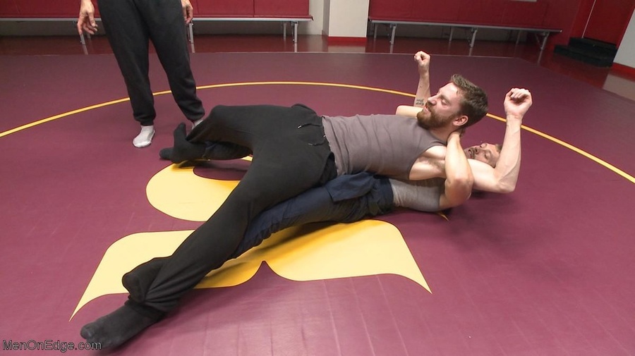 Bearded lad with buttplug and bondage gets  - XXX Dessert - Picture 2