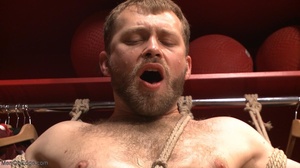 Bearded lad with buttplug and bondage ge - Picture 16