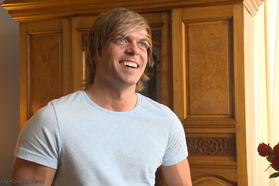 Muscular fair-haired stud gets his pooper p - XXX Dessert - Picture 1