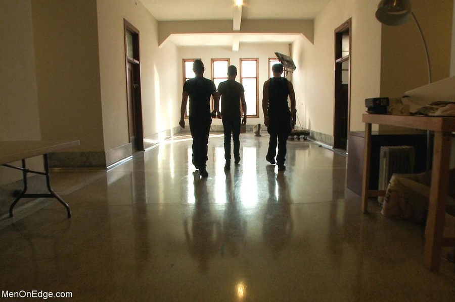 Blindfolded dude gets tied up and sucked of - XXX Dessert - Picture 1