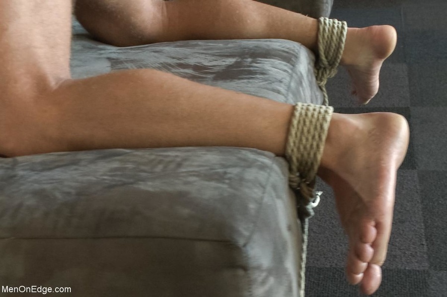 Muscled hunk gets tied up and drilled by a  - XXX Dessert - Picture 8