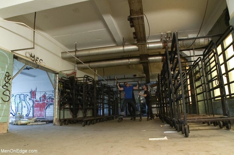 Blindfolded gay hunk gets his dick jerked a - XXX Dessert - Picture 2