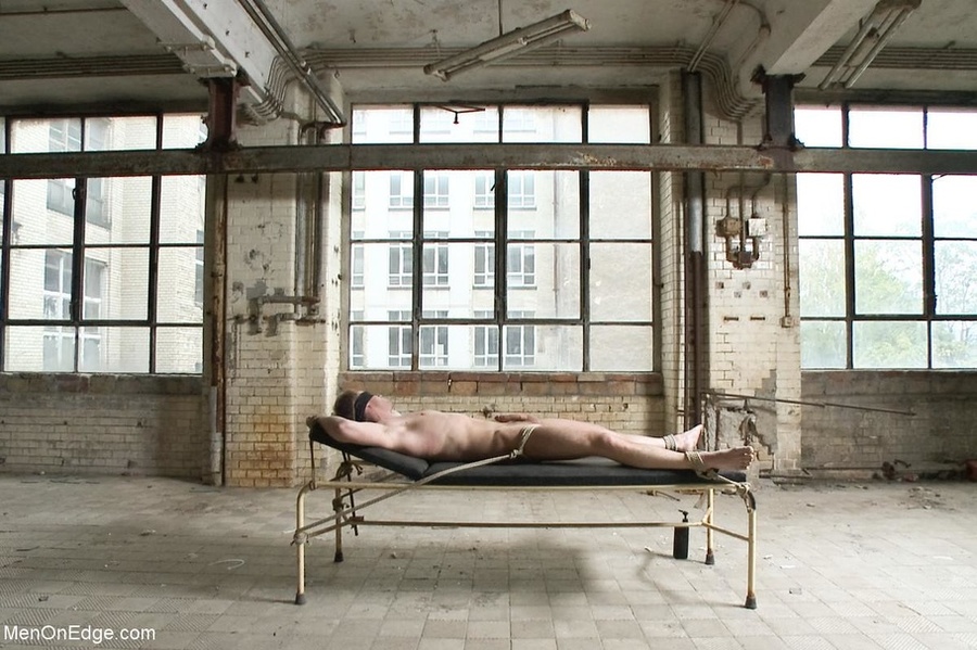 Blindfolded gay hunk gets his dick jerked a - XXX Dessert - Picture 13