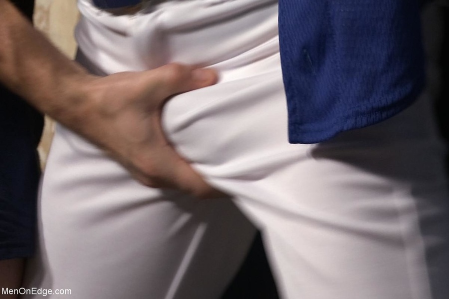 Muscled dude gets used in the locker room b - XXX Dessert - Picture 2