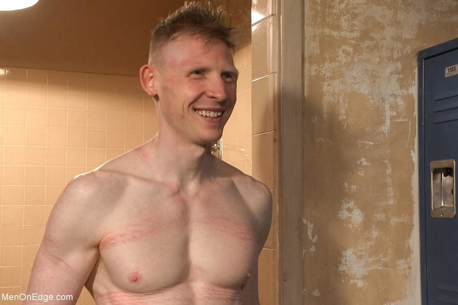 Muscled dude gets used in the locker room b - XXX Dessert - Picture 16