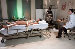 Kinky medical play sees a good doctor ge - Picture 1