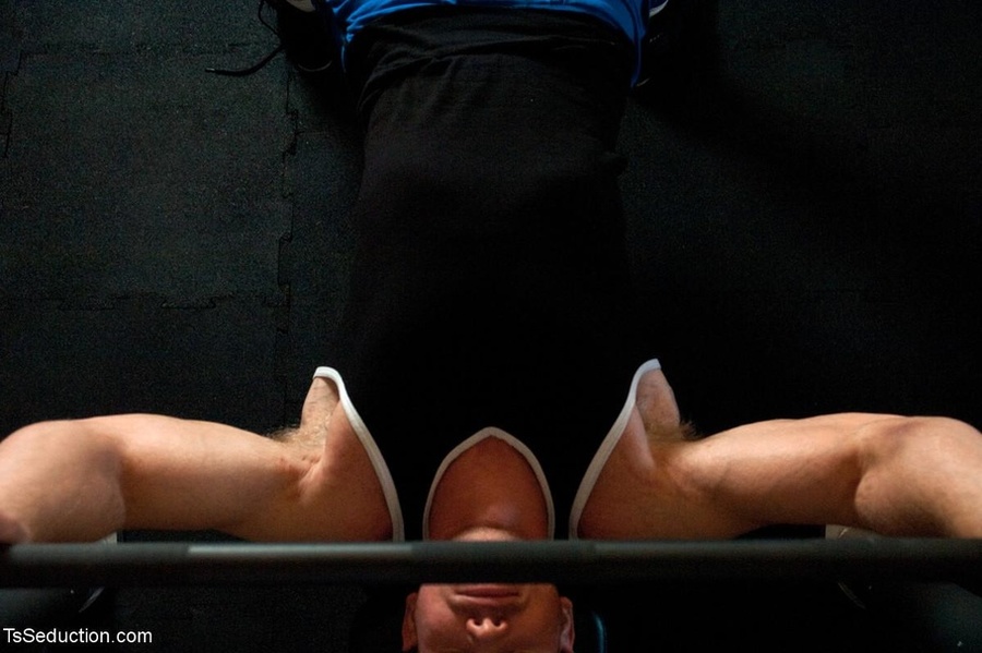 Guy hooks up at the gym with a hottie and d - XXX Dessert - Picture 2