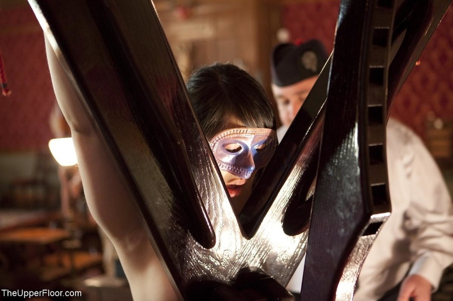 Slaves sit in wait while brunch is served,  - XXX Dessert - Picture 11