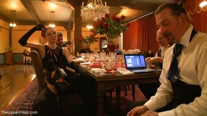 This dinner party is anything but boring - Picture 7