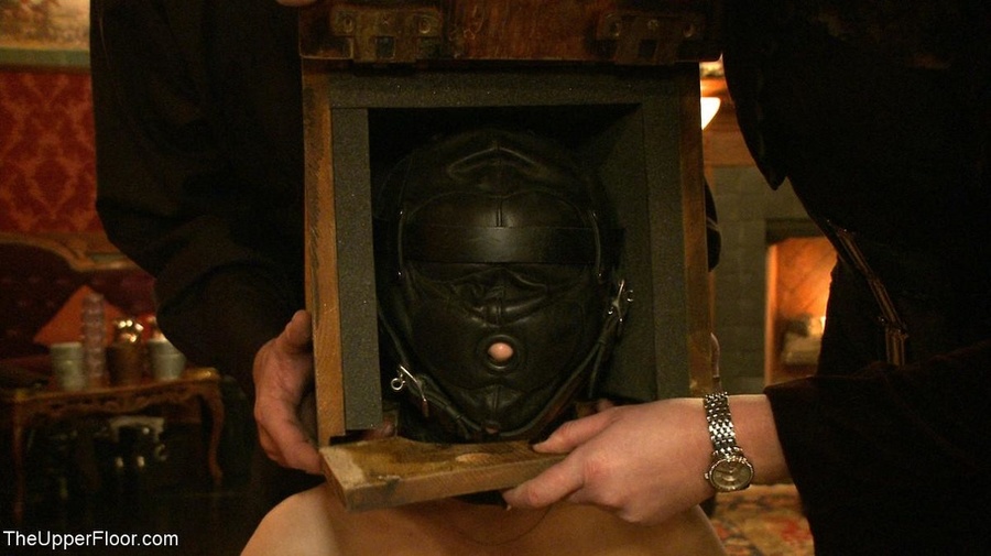 Blindfolded babes practice perfect stabilit - XXX Dessert - Picture 7