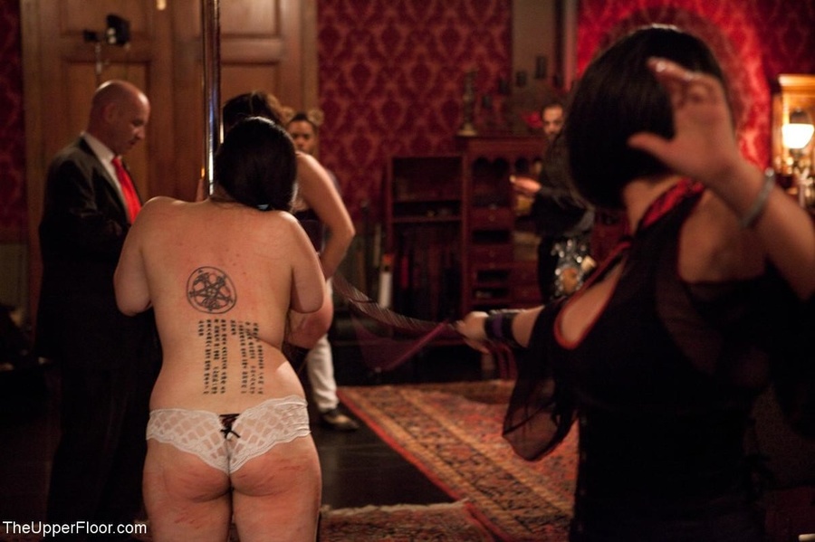 Wanton women being face fucked, screwed and - XXX Dessert - Picture 2
