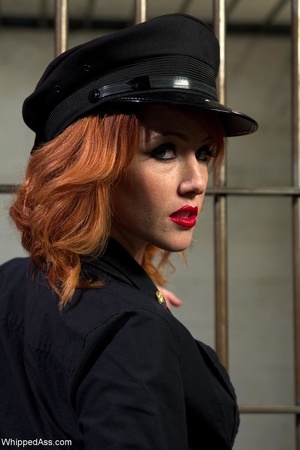 Redhead cop teasing her slutty blonde MILF in jail - Picture 2