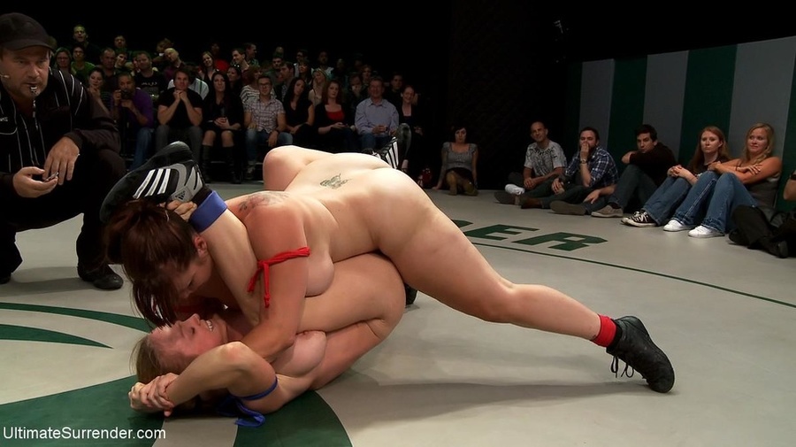 These horny bitchs are into wrestling and pussy licking - XXXonXXX - Pic 2
