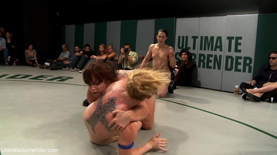 These horny bitchs are into wrestling and pussy licking - XXXonXXX - Pic 13