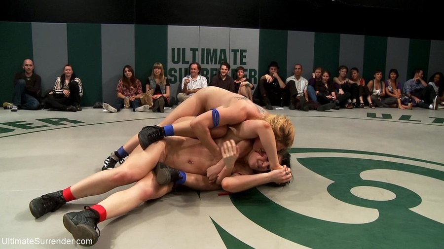 These horny bitchs are into wrestling and pussy licking - XXXonXXX - Pic 16
